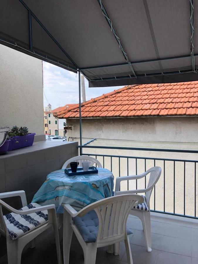 Studio Apartman Salis Vodice Apartment ภายนอก รูปภาพ